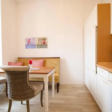 Wilhelma Strandallee 146 Wilhelma 18 *