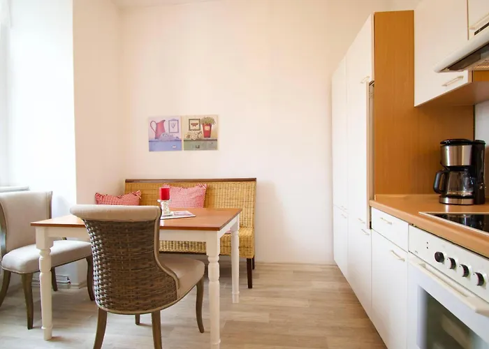 Wilhelma Strandallee 146 Wilhelma 18 *